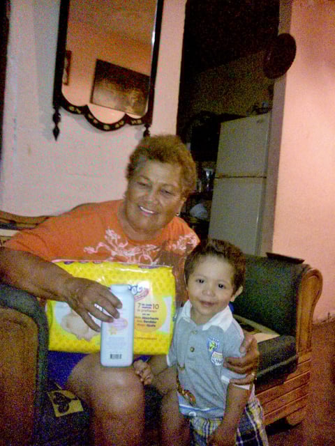 10092015 Vicky con su bisnieto Mateo.