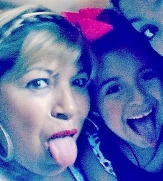 10092015 Romina con su abuela, Blanca.