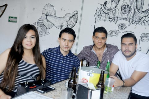 10092015 ENTRE AMIGOS.  Ily, Andrés, Moya y Leonardo.