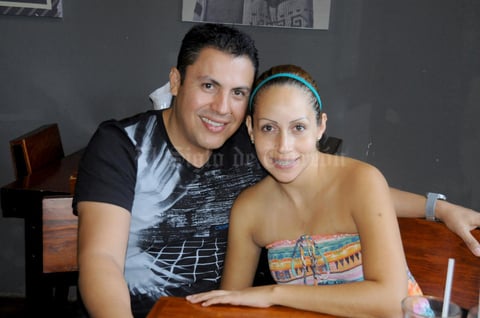 10092015 EN PAREJA.  José Antonio y Claudia.