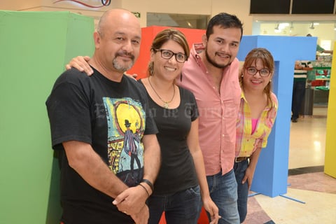11092015 EN RECIENTE EVENTO.  César, Sabrina, Javier y Aurora.