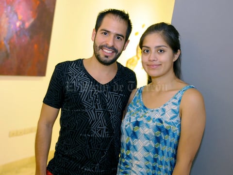 11092015 POSAN PARA LA FOTO.  Rafael y Frida.