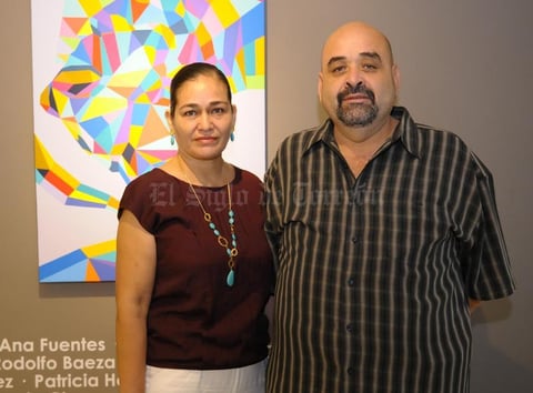 11092015 EN PAREJA.  Irma García y José Valdez.