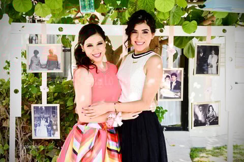 11092015 La festejada junto a su hermana.