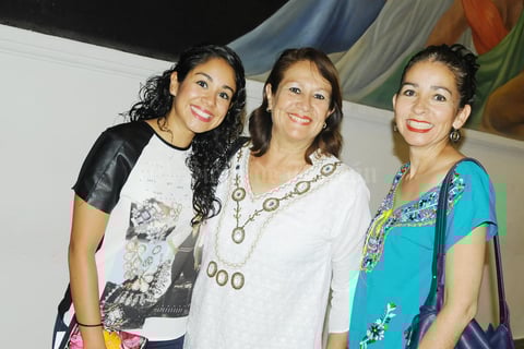 12092015 EN EL TEATRO.  Gris Duarte, Luisa Duarte y Griselda Ramos.