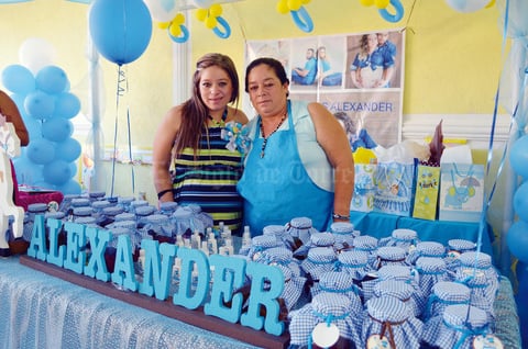14092015 FIESTA DE CANASTILLA.  Diana Bruno de Valdez espera la llegada de su primer hijo, Matías Alexander Valdez Bruno.