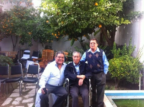 14092015 LA FOTO DEL RECUERDO.  Padre Gerardo Zataraín, Monseñor Francisco Castillo y Padre Luis Servando Orozco.