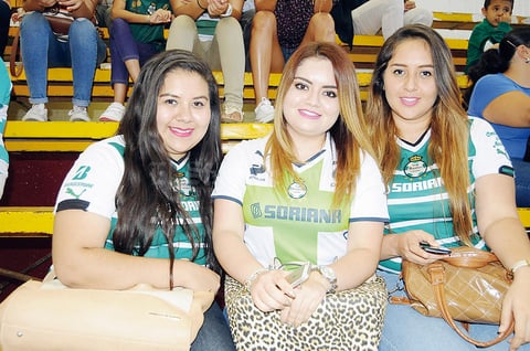 13092015 SANTISTAS.  Vanessa, Karo y Karla.