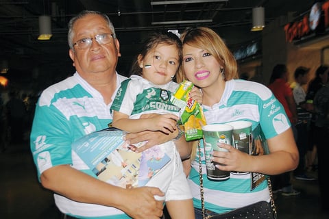 13092015 Homero Montoya, Renata Montoya y Denisse Montoya,