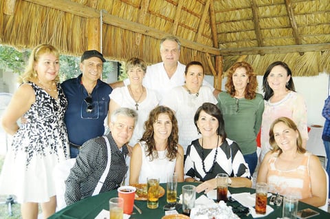 13092015 SE REENCUENTRAN.  Adriana, Pera, Nonoy, Isabel, Milagros, Cecy, Carmina, Gaby, Ricardo, José Antonio y Cacho Álvarez.