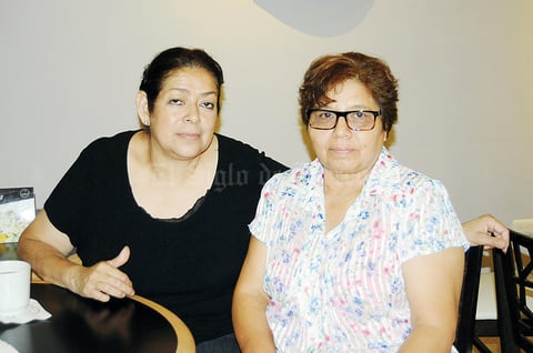13092015 EN EL GOURMET.  Rosy de Riquelme y Martha Alicia de Riquelme.