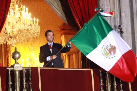 "¡Mexicanos, vivan los héroes que nos dieron patria y libertad! ¡Viva Hidalgo, viva Morelos, viva Josefa Ortiz de Domínguez, viva Allende, viva Aldama, viva Galeana, viva Matamoros, viva Guerrero, viva la Independencia nacional, viva México, viva México, viva México!", gritó el mandatario federal.