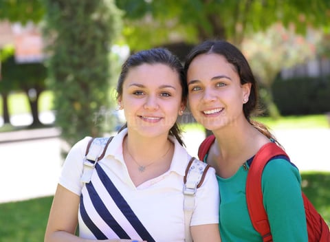 16092015 Samantha y Carolina.