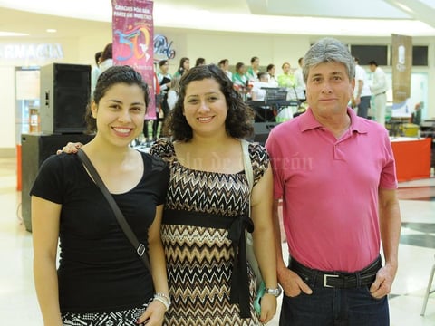 16092015 Eugenia, Claudia y Óscar Acosta.