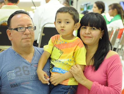 16092015 Jorge Moreno, Sebastián Moreno y Rosa Irene Flores.