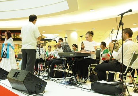 16092015 Coros y orquesta del Colegio América deleitaron a los asistentes.