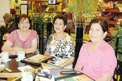 17092015 EX COMPAñEROS.  Martina, Martha, Nadia, Analiz, Olga, Cristina, Meche, Cacho, Octavio y Humberto.