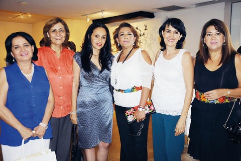 18092015 EN UNA EXPOSICIóN.  Esther, Susy, Vita, Nicté, Vedia y Katy.