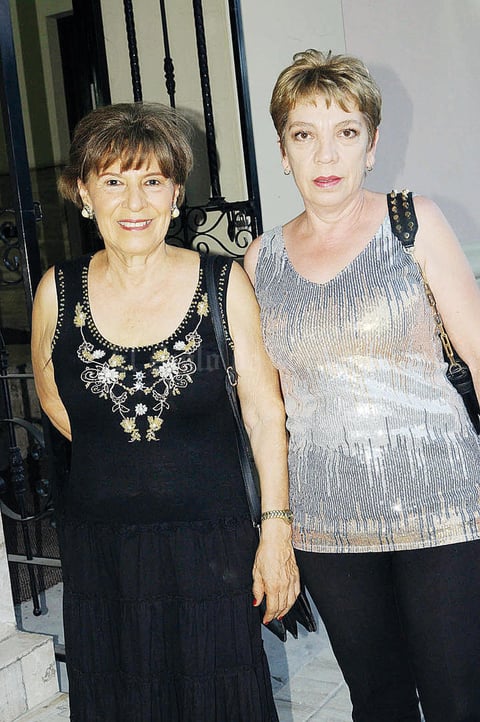 18092015 EN EL TEATRO.  Chikis Gutiérrez e Irma Salcedo.