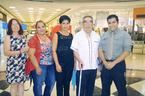 19092015 ASISTEN A EXPO.  Esperanza, Érika, Patricia, Simón y Jahaziel.