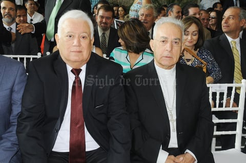 21092015 Jesús G. Sotomayor Garza y José Guadalupe Galván Galindo, Obispo de Torreón.