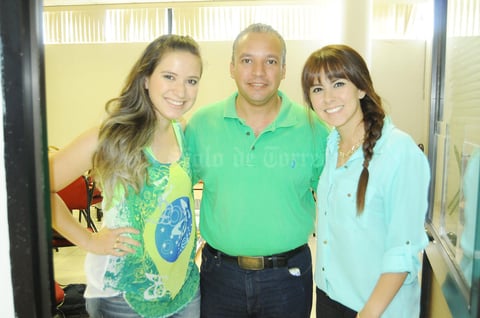 21092015 Franciele Santos, Sergio Villanueva y Mirna López.