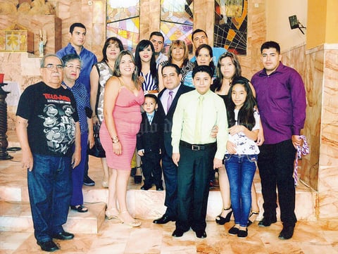 20092015 Toda su maravillosa familia estuvo acompañándolo en la emotiva misa de acción de gracias.