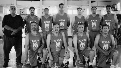 23092015 DEPORTISTAS.   Equipo de basquet en el Campeonato Nacional Master de Chihuahua.