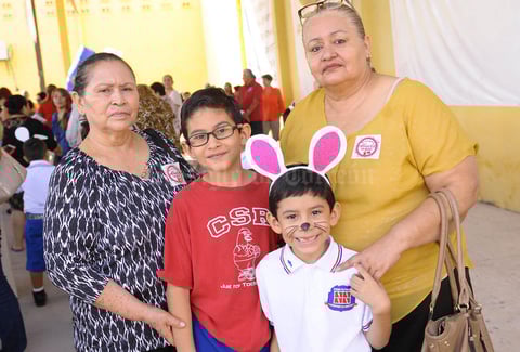 24092015 CONTENTOS.  Julia, Pedro, Sebastián y Guadalupe.