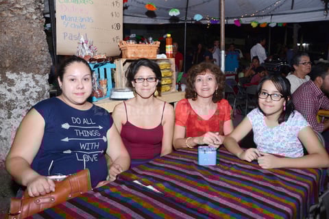 24092015 Claudia y Mechita.