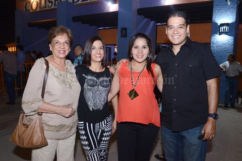 25092015 EN UN CONCIERTO.  María del Socorro, Naima, Cibeles y Carlos.