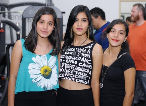 25092015 EN UNA INAUGURACIóN.  Ximena, Paola y Liliana.