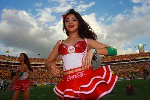 Las belleza regia en el Universitario.