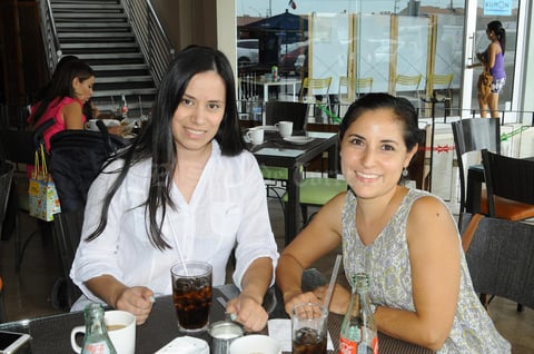 27092015 ENTRE AMIGAS.  Belén y Sol.