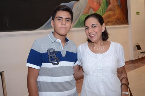 27092015 POSAN PARA LA CáMARA.  José Alanís y María Teresa Arias.