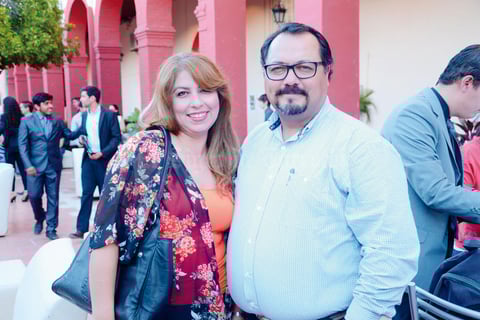 27092015 EN RECIENTE EVENTO.  Cony y Gabriel.