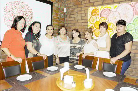 28092015 UN AñO MáS DE VIDA.  Doris Ortiz festejó su cumpleaños en conocido restaurante en compañía de sus amigas del club.