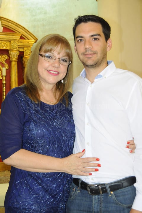 28092015 Lourdes con su hijo Óscar.