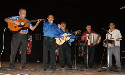 29092015 Margarita Obregón Hernández, representando en canto individual a la delegación D-IV-2 de San Pedro, Coah.