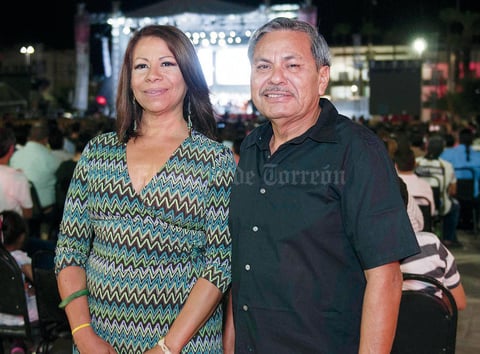 29092015 Elizabeth y Óscar.