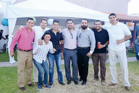 30092015 ENTRE AMIGOS.  Sergio, Alaín, Arturo, Jair, Raúl, Carlos, Juan y Rafael.