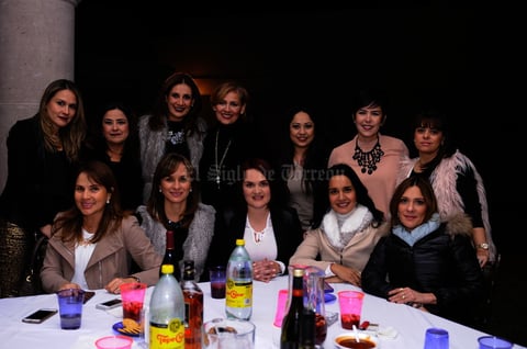Astrid con algunas de sus invitadas