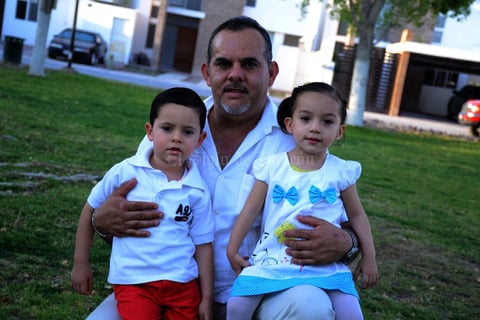 José María, Juan Carlos y Romina