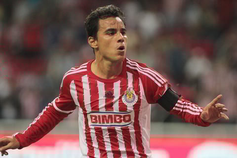 Finalmente Omar Bravo, que vuelve a aparecer en el once ideal con su gol ante Rayados.