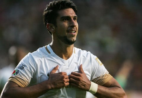 Eduardo Herrera, con su doblete Pumas rescató el empate ante Monarcas.