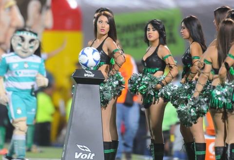 Apoyando a Santos Laguna.