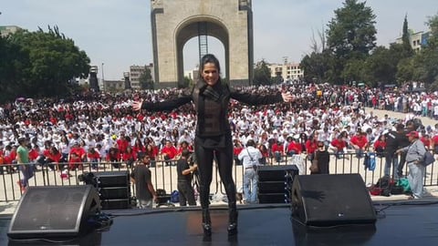 La comunicadora Martha Debayle celebró con unas 10 mil personas el aniversario de su programa.