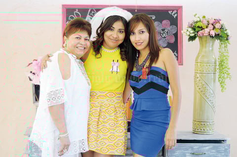 06102015 DESPEDIDA DE SOLTERA.  Abigaíl con Gloria de León y Berenice Olivas.