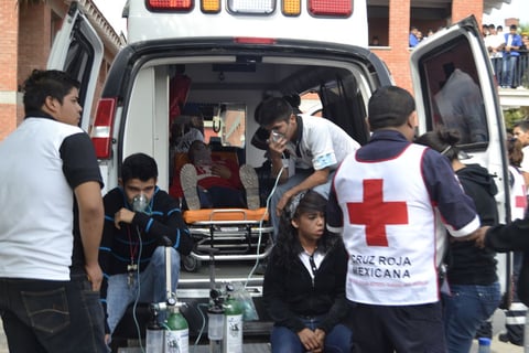 Minutos antes de las 11 de la mañana, los cuerpos de rescate de Torreón (Bomberos, Cruz Roja y Protección Civil), acudieron al Bachillerato Tecnológico Industrial de La Laguna (BATEIL) y la escuela primaria Braulio Fernández Aguirre, tras al reporte de una fuga de amoniaco.