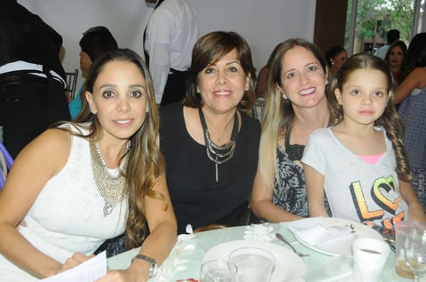 12102015 Paulina, Valeria, Esperanza y Ana Cris.